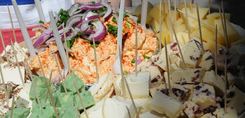 Käseplatte bei der kulinarischen Stadtführung über den Viktualienmarkt in München